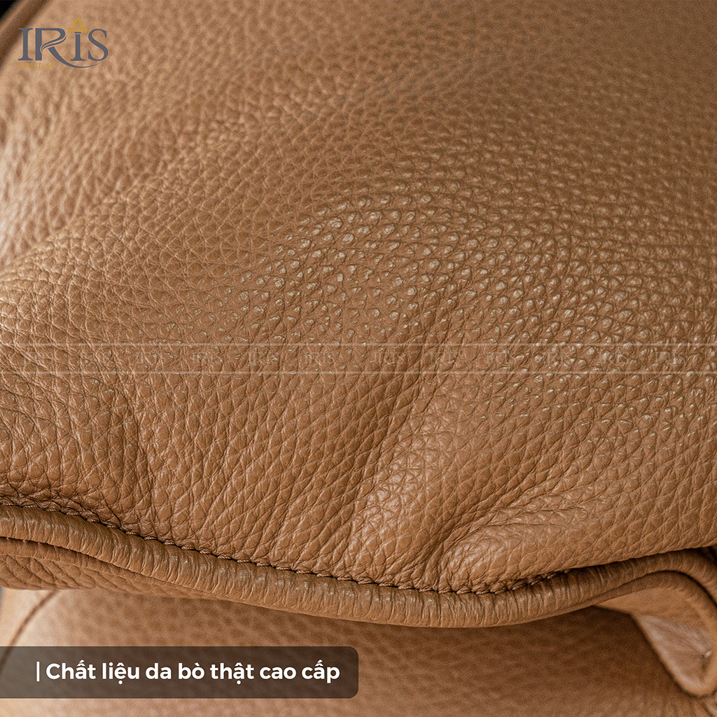 Chất liệu da bò có độ bóng cao, ít bị bám bụi và không thấm nước