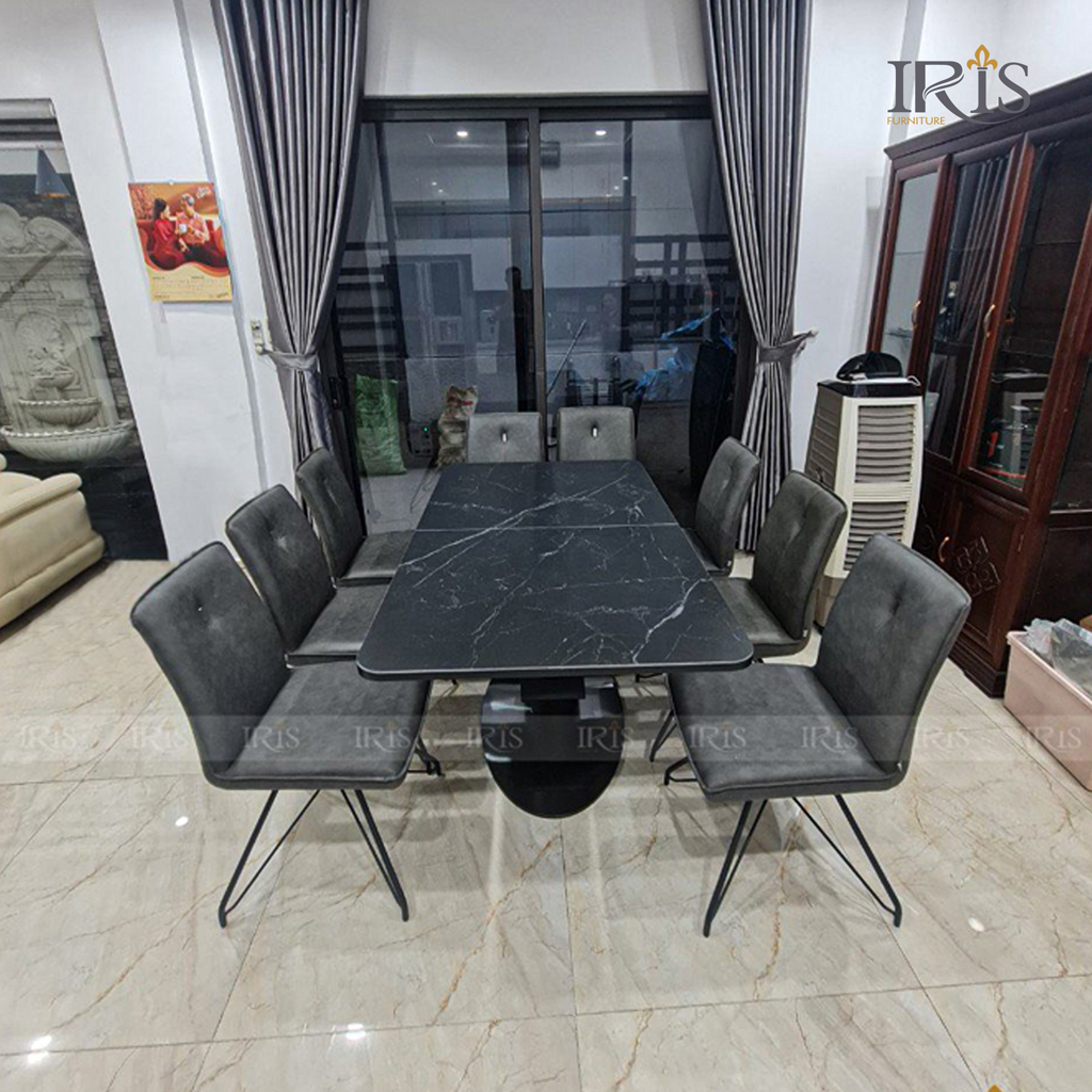 Bàn phù hợp hầu hết với mọi không gian phòng ăn Việt Nam