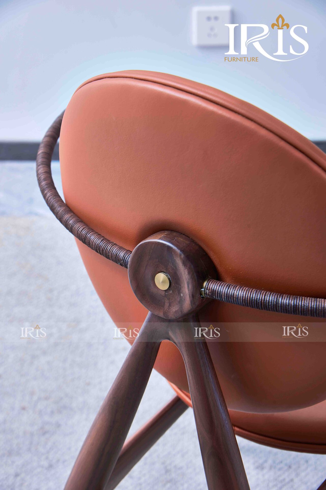 Ghế Ăn MAVERLOUS ANT 17 Mặt Sau Ghế Ăn MAVERLOUS ANT Bọc Da