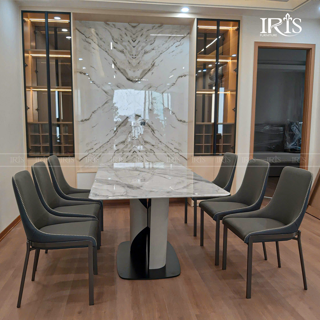 Bàn ăn phù hợp cho không gian từ 6 - 8 người dùng bữa