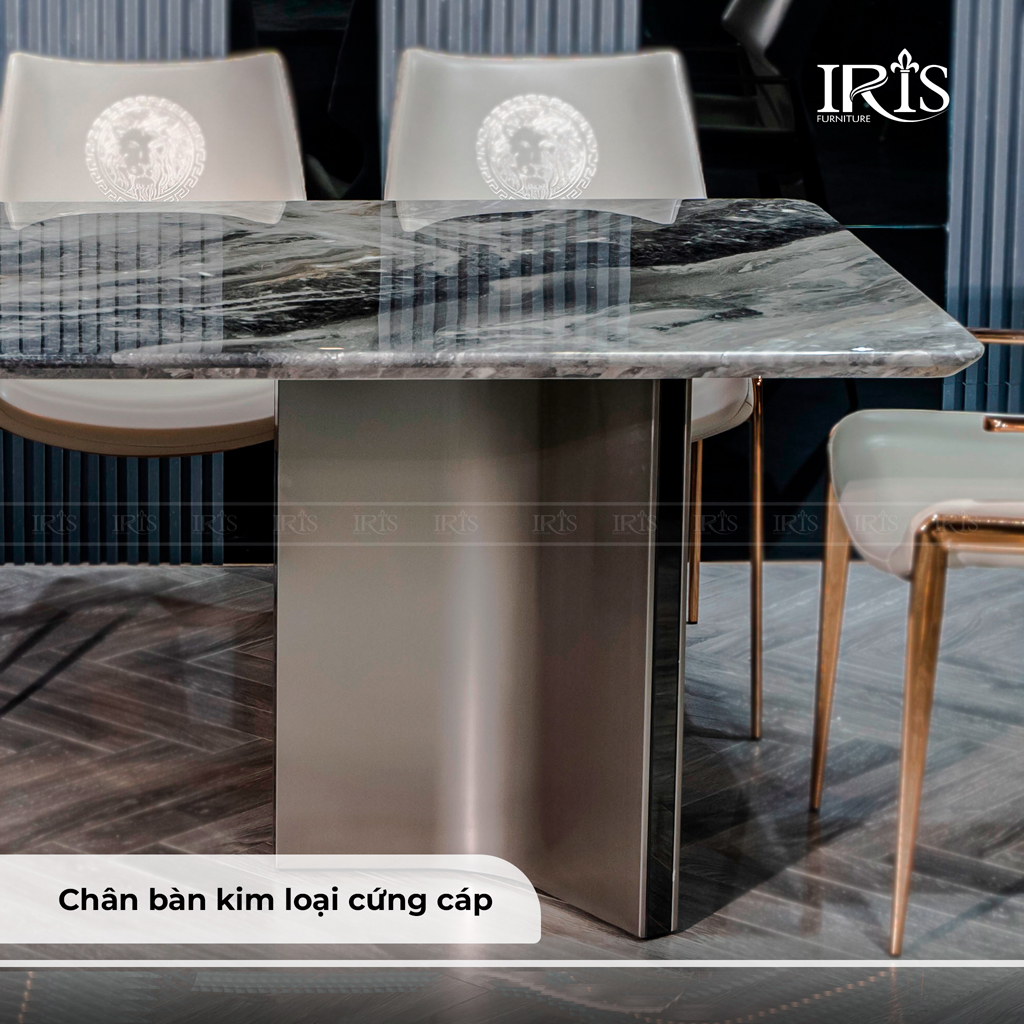 Chân bàn được làm từ kim loại cứng cáp