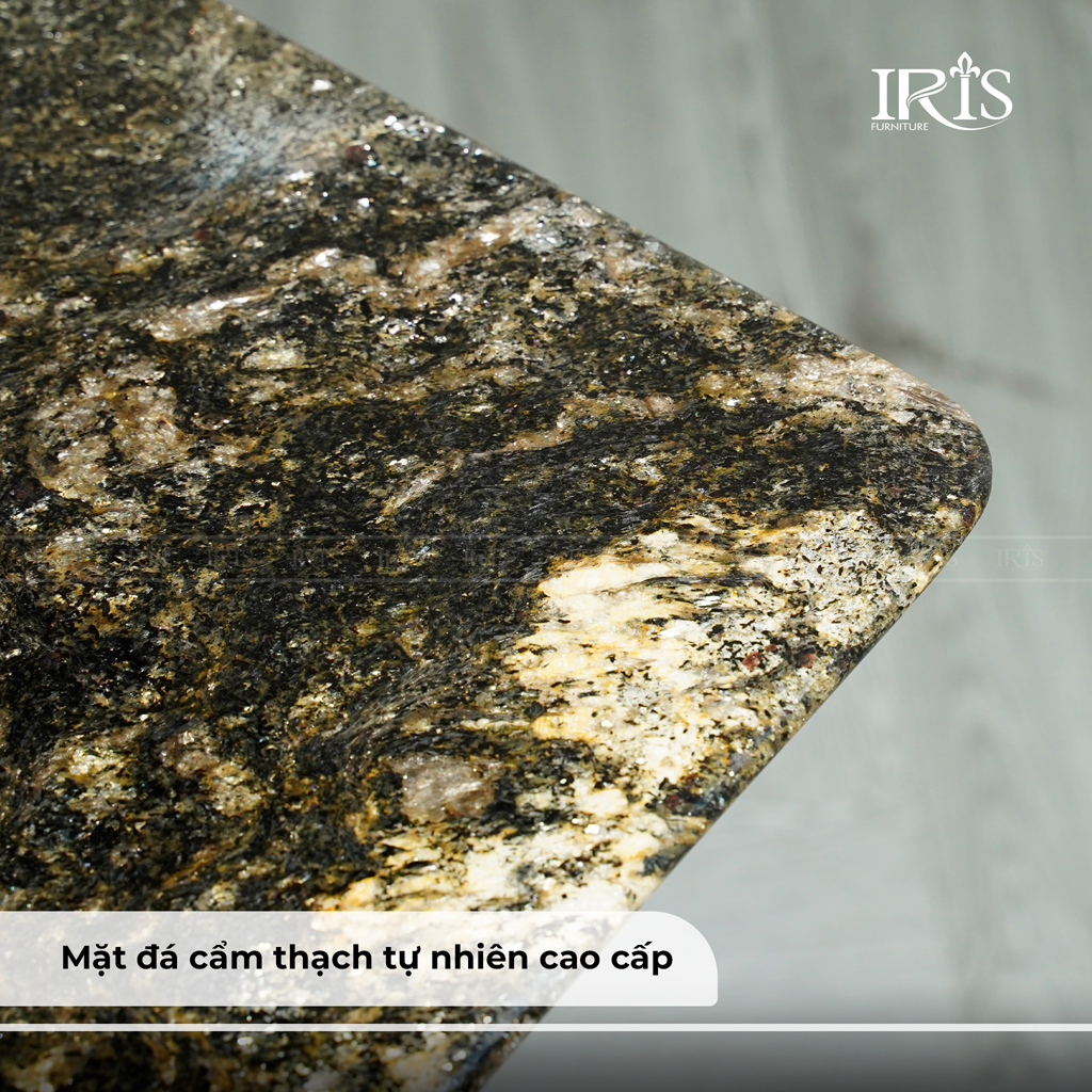 Mặt bàn ăn được làm từ đá cẩm thạch tự nhiên