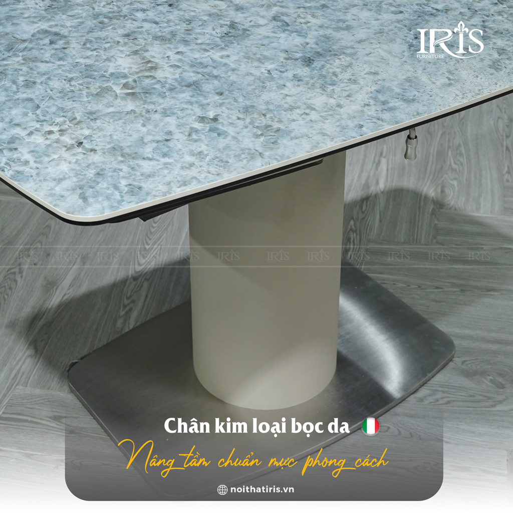 Chân bàn được làm từ kim loại bọc da cao cấp từ Ý