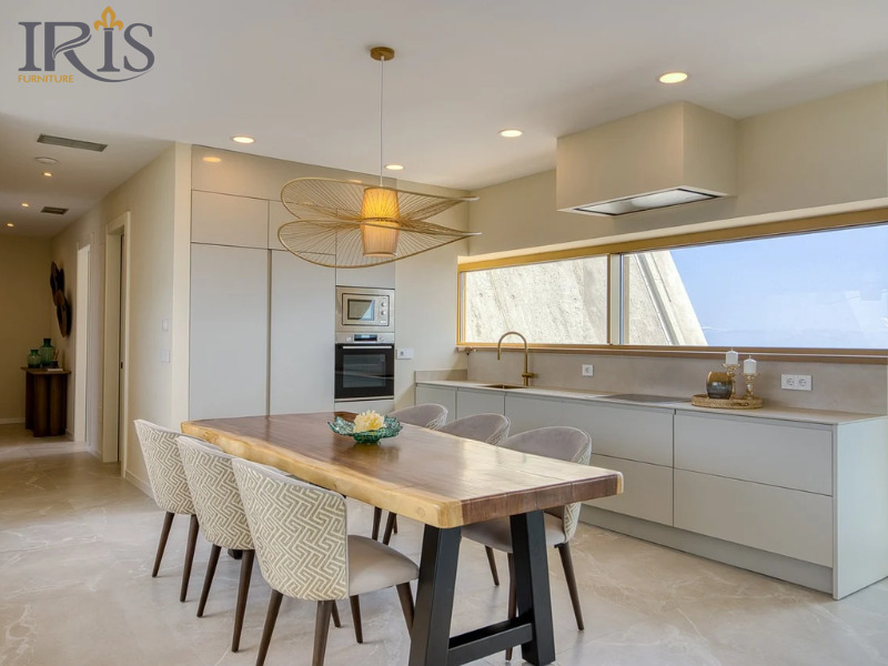 Không gian ăn uống thường được thiết kế liền kề phòng bếp để tạo sự kết nối tiện lợi