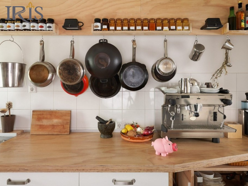 Sắp xếp dụng cụ bếp gọn gàng