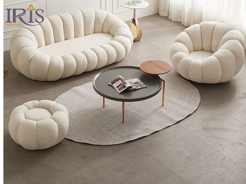 Đôn tròn đi kèm sofa là món phụ kiện tiện dụng cho gia đình