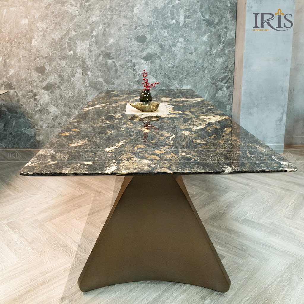 Black Gold Universe – bàn ăn mặt đá Ý cao cấp, tôn vinh đẳng cấp sang trọng.